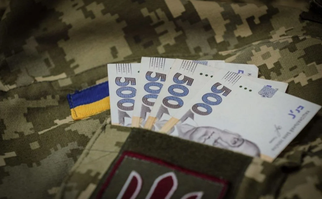 Надання  матеріальної грошової допомоги  Захисникам та Захисницям України,  які перебувають (перебували) на  стаціонарному лікуванні в закладах  охорони здоров’я понад 30 діб у зв’язку  з отриманням  поранення або іншого ушкодження  здоров'я, в розмірі 10 000 грн.